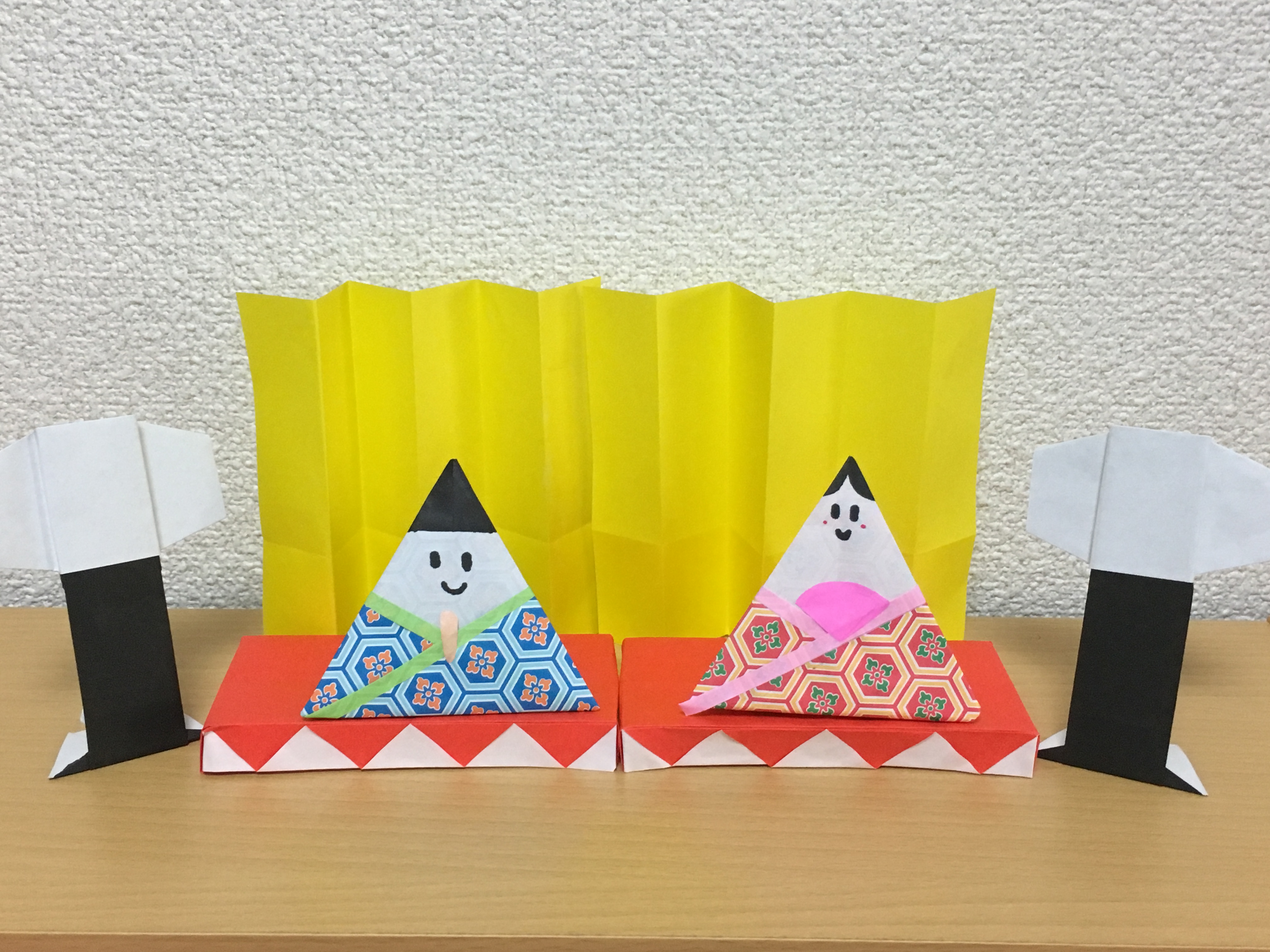 ひな祭りのぼんぼりや屏風 ひな台の折り紙での折り方 育児の知恵袋